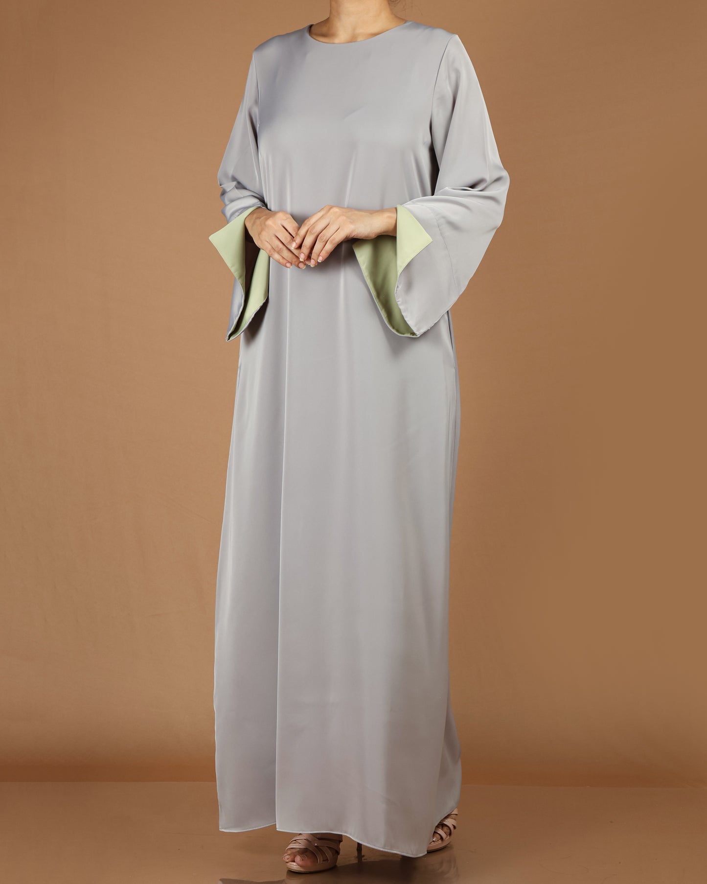 Elegant Batwing Abaya with Wrist Slit Detail
