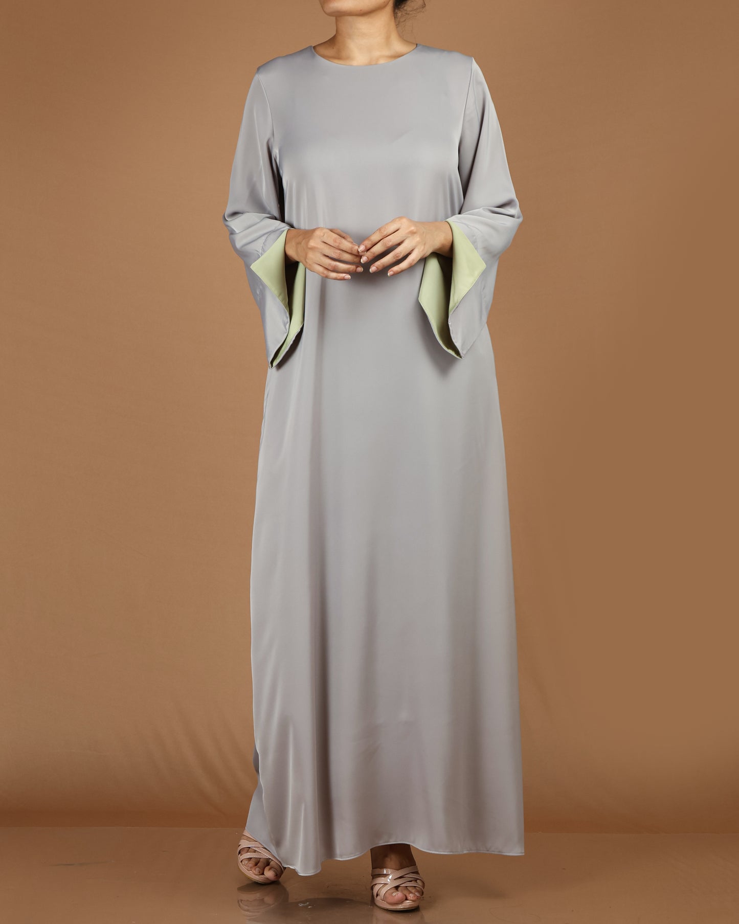 Elegant Batwing Abaya with Wrist Slit Detail