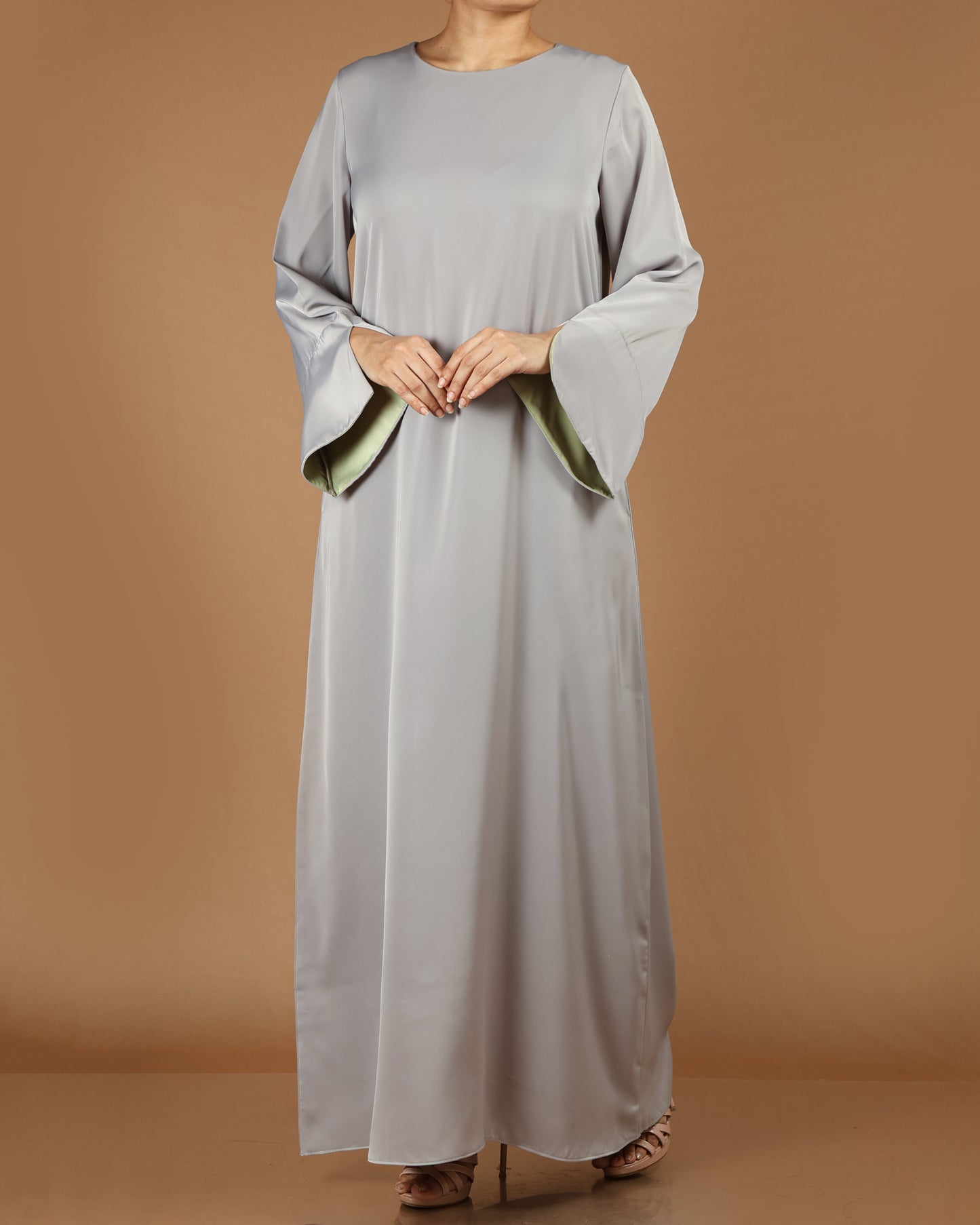 Elegant Batwing Abaya with Wrist Slit Detail