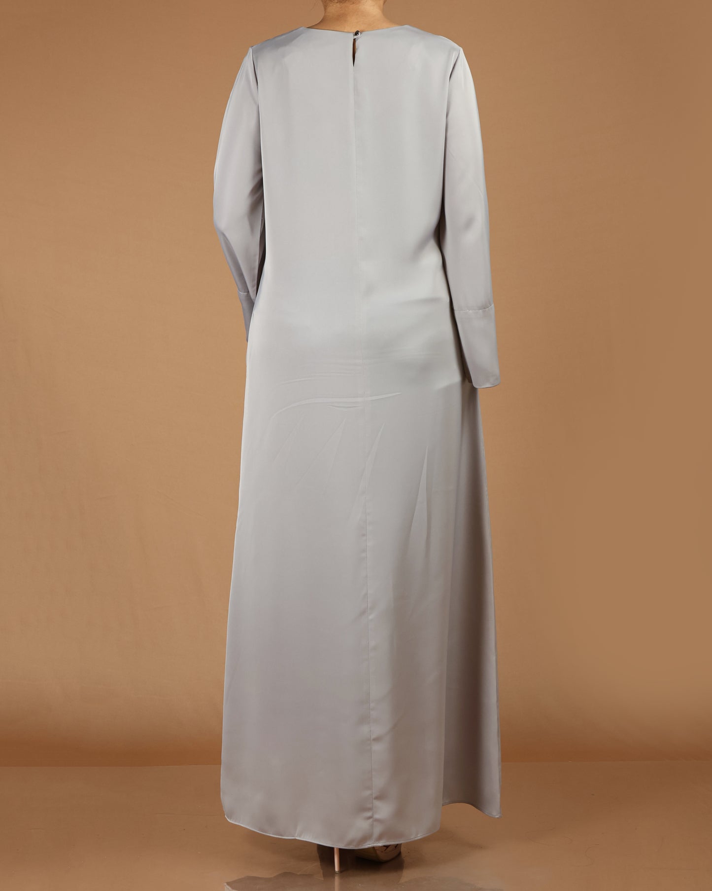 Elegant Batwing Abaya with Wrist Slit Detail