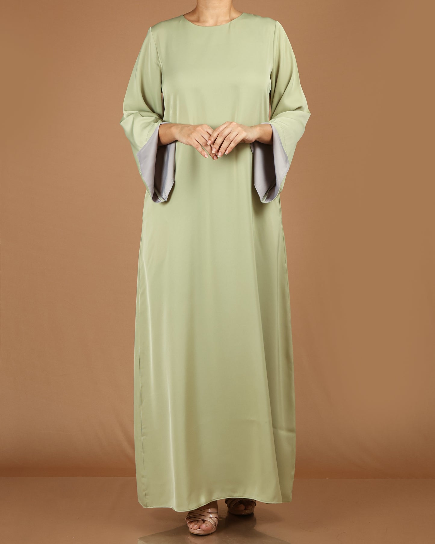 Elegant Batwing Abaya with Wrist Slit Detail