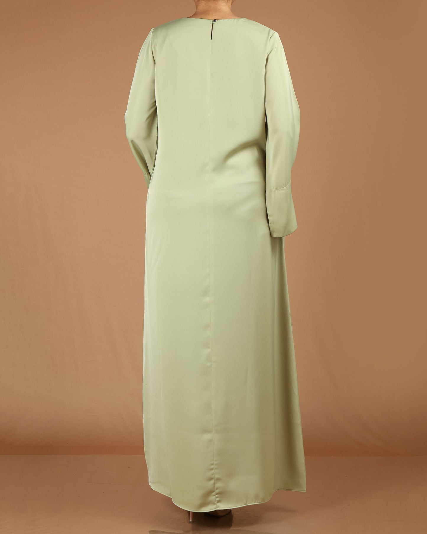 Elegant Batwing Abaya with Wrist Slit Detail