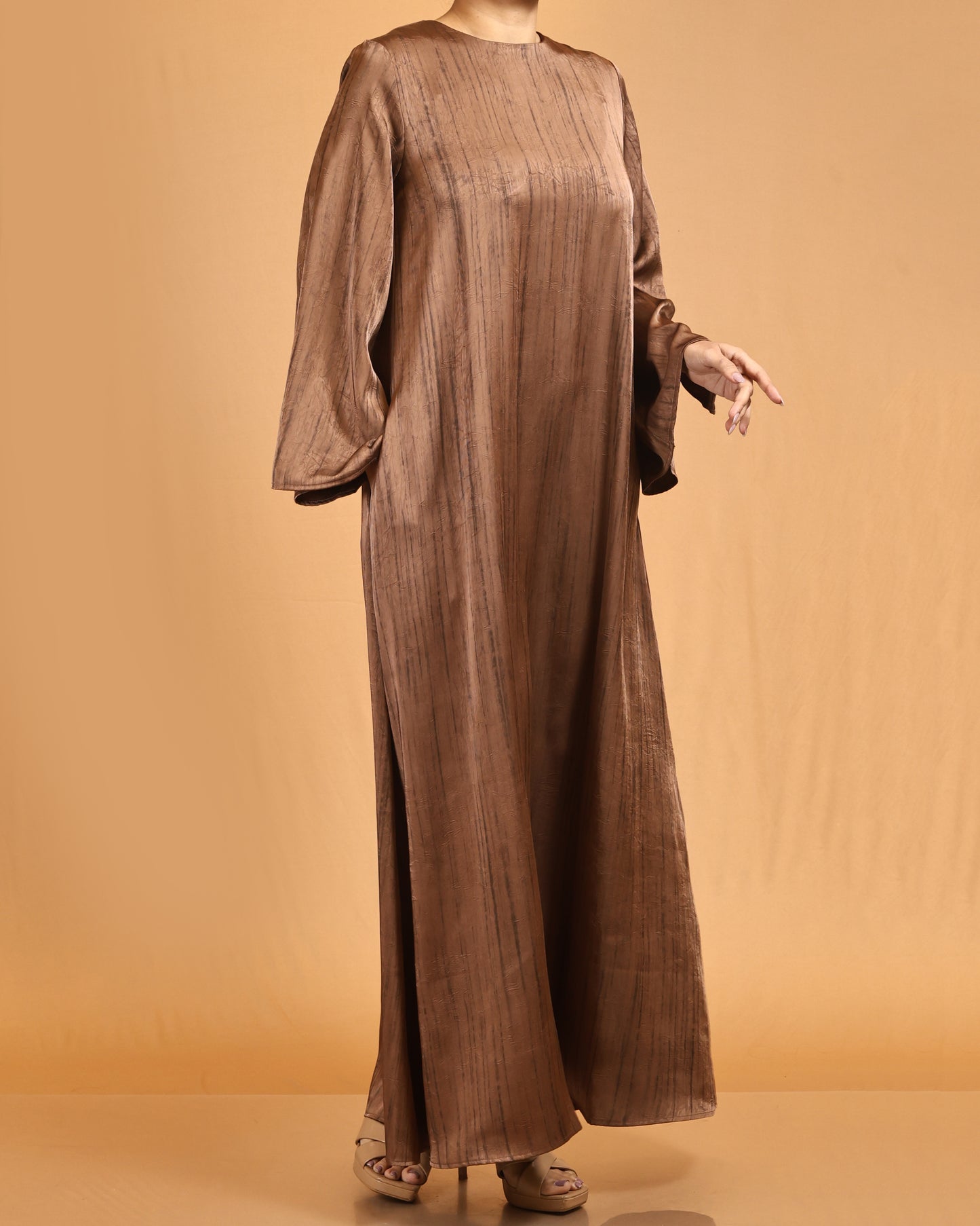 Luxe Textured Flare-Sleeve Abaya – Bronze