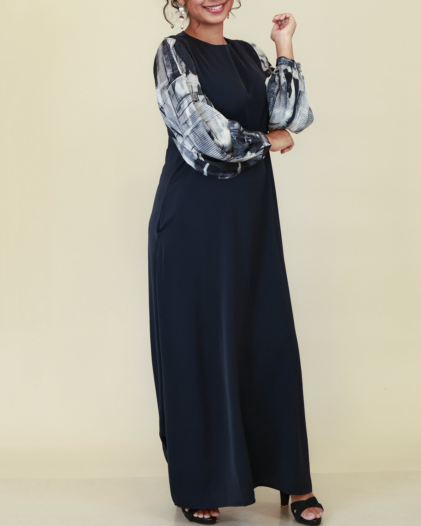 Velora Muse Abaya – Navy