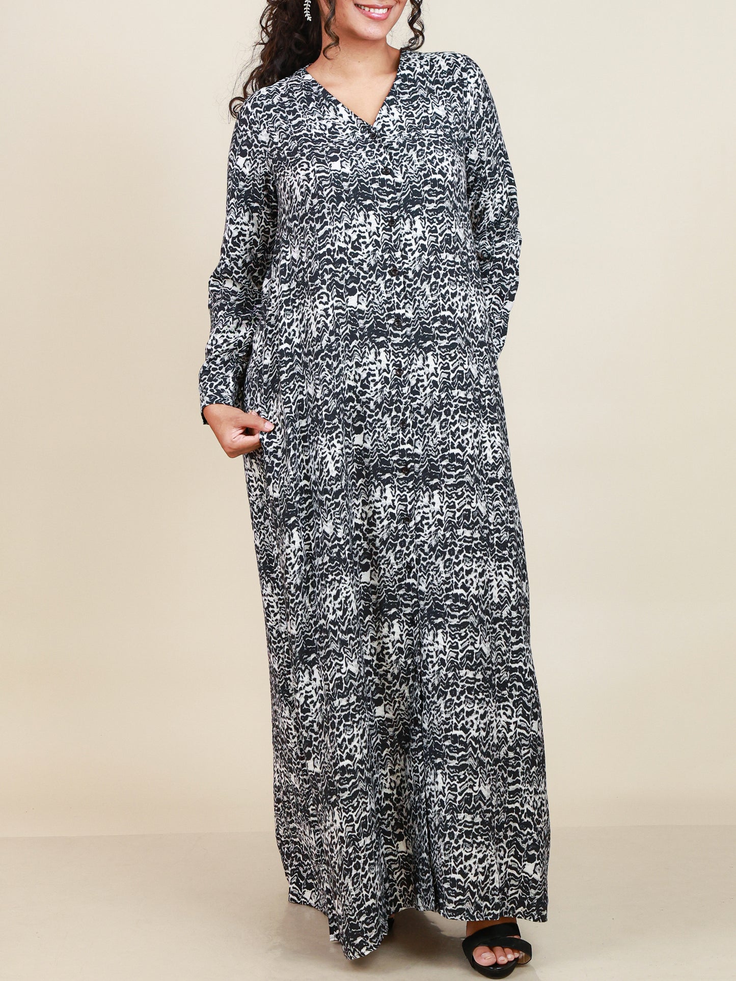 Nyra Monochrome Print Abaya