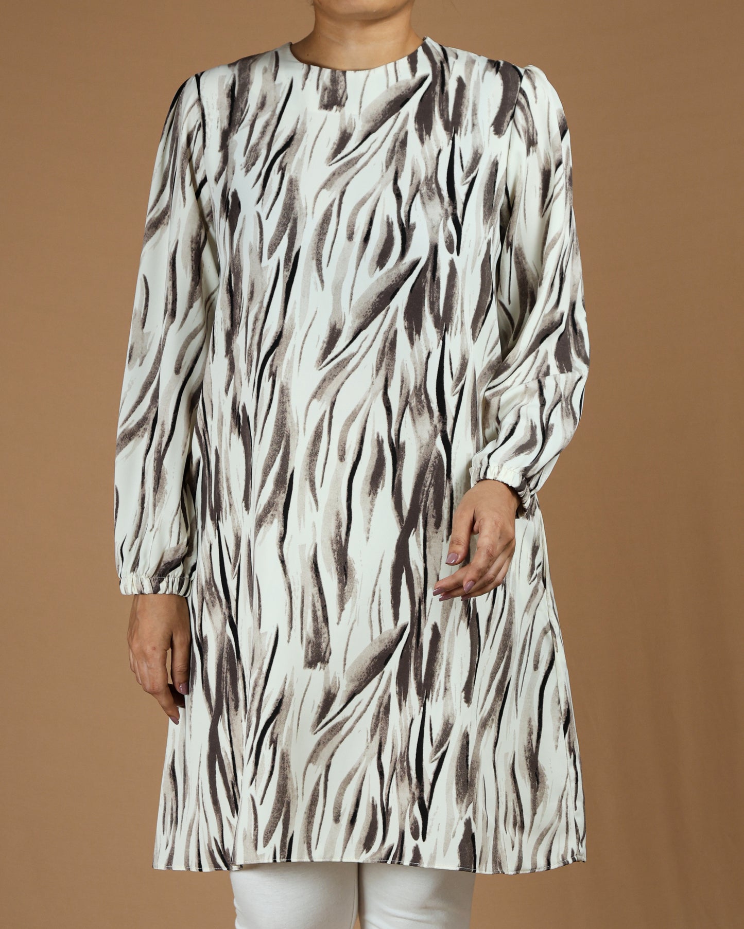 Brush-Stroke Print Long Top in Neutral Tones