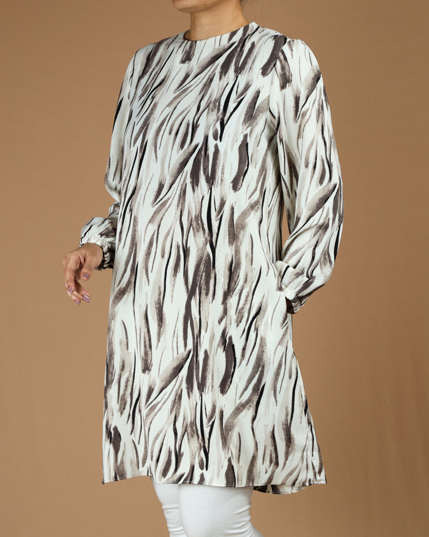 Brush-Stroke Print Long Top in Neutral Tones