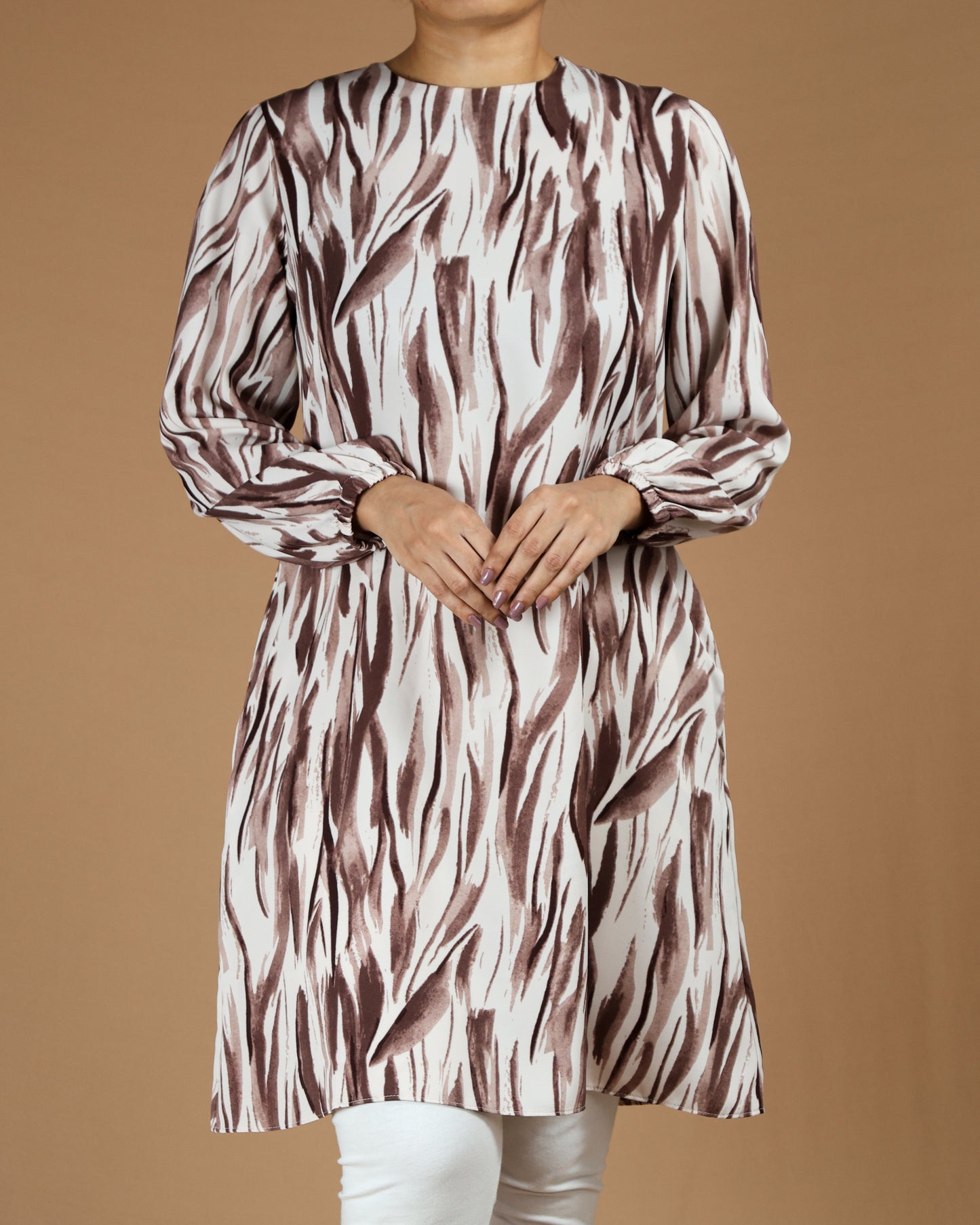 Brush-Stroke Print Long Top in Neutral Tones