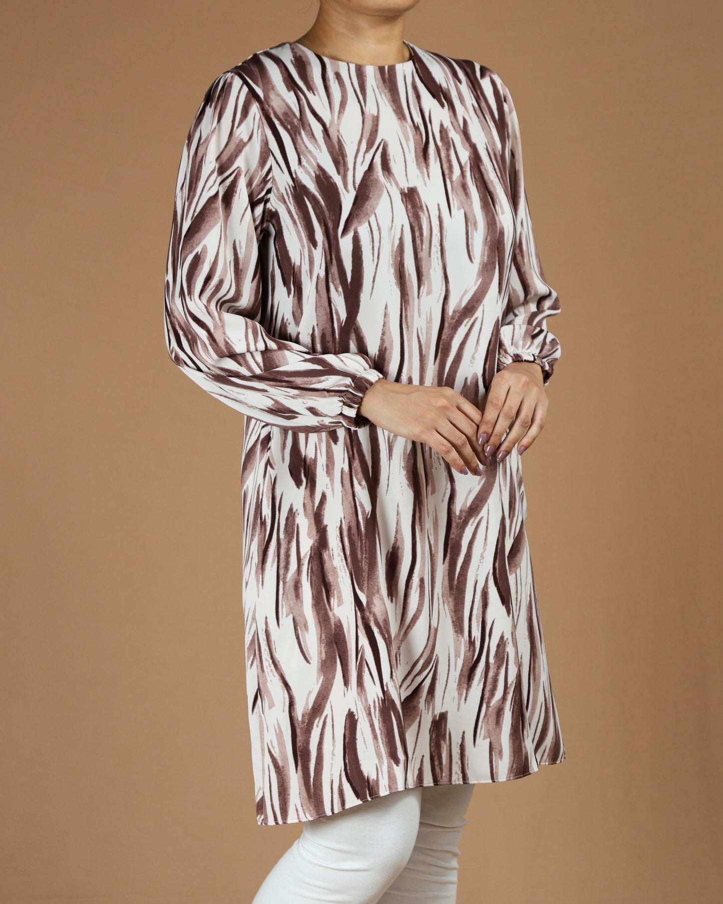 Brush-Stroke Print Long Top in Neutral Tones