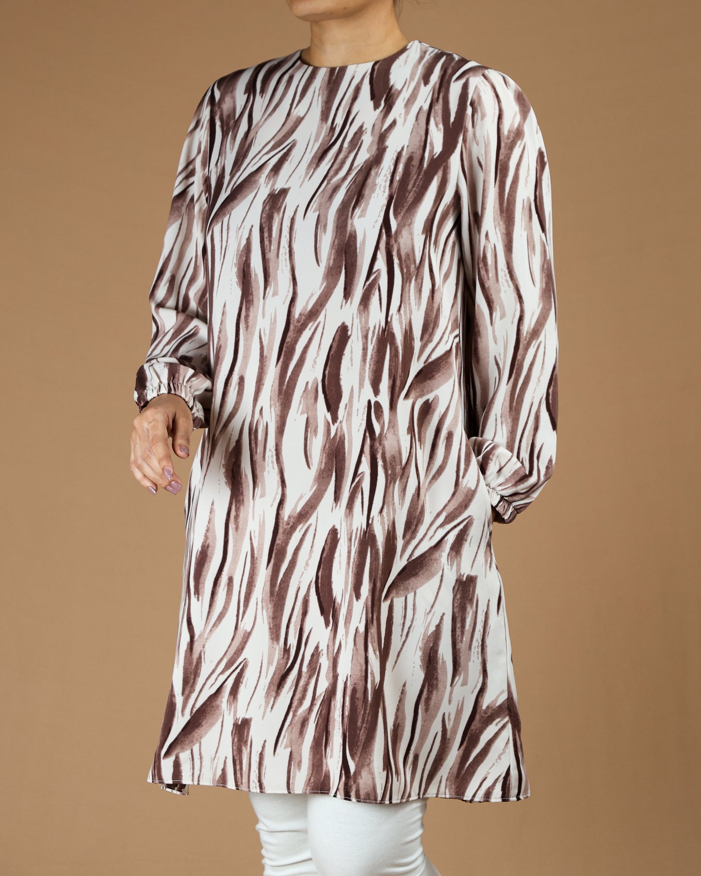 Brush-Stroke Print Long Top in Neutral Tones