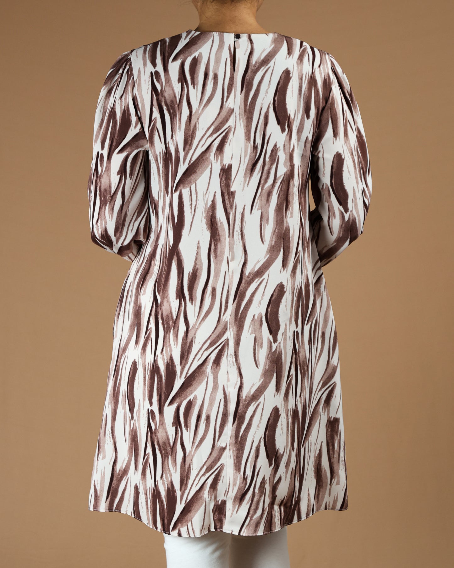 Brush-Stroke Print Long Top in Neutral Tones