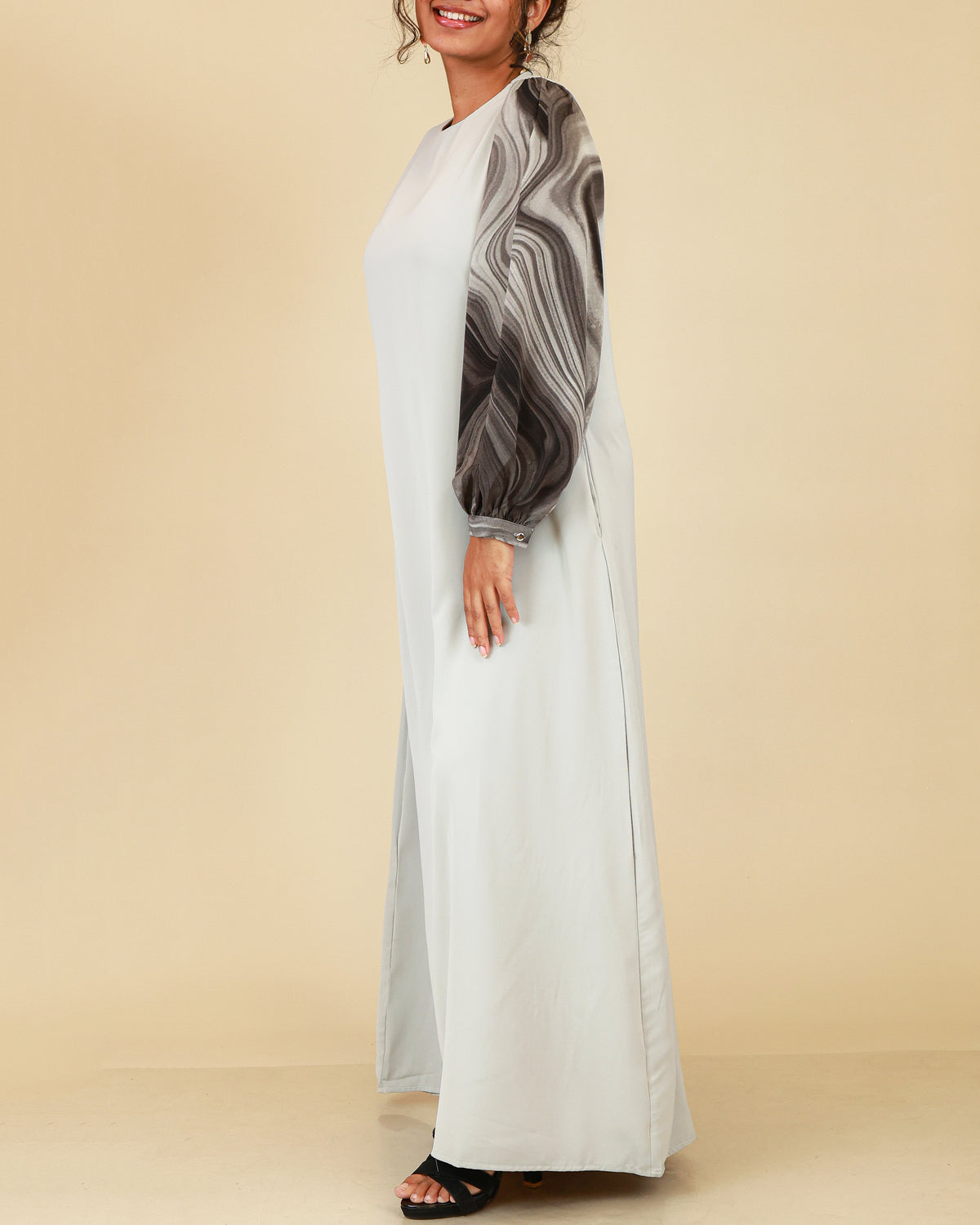 Velora Muse Abaya – Pearl Grey