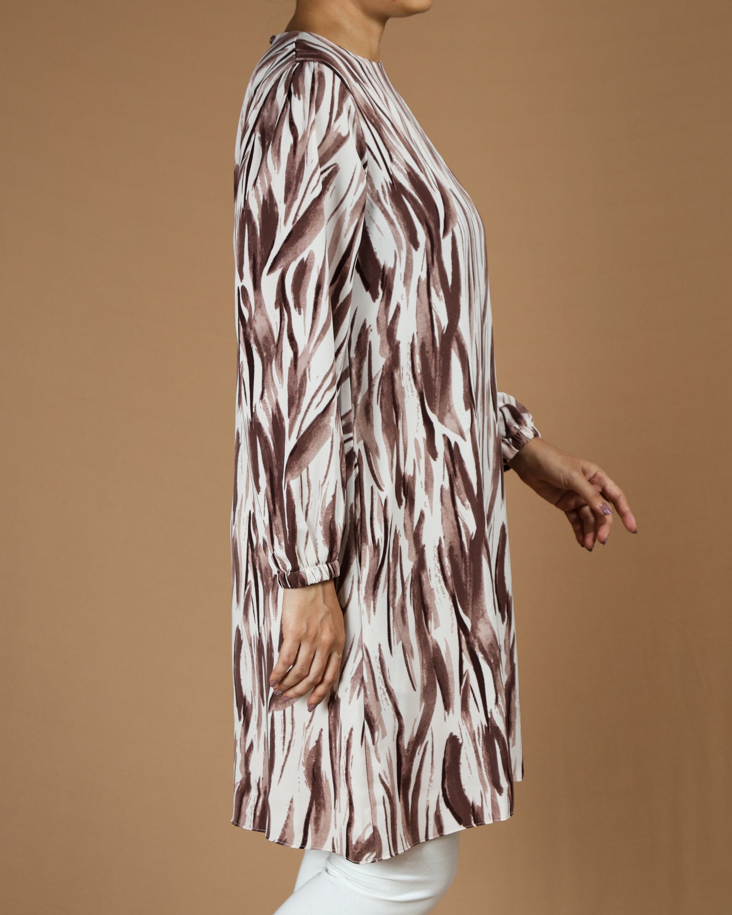 Brush-Stroke Print Long Top in Neutral Tones