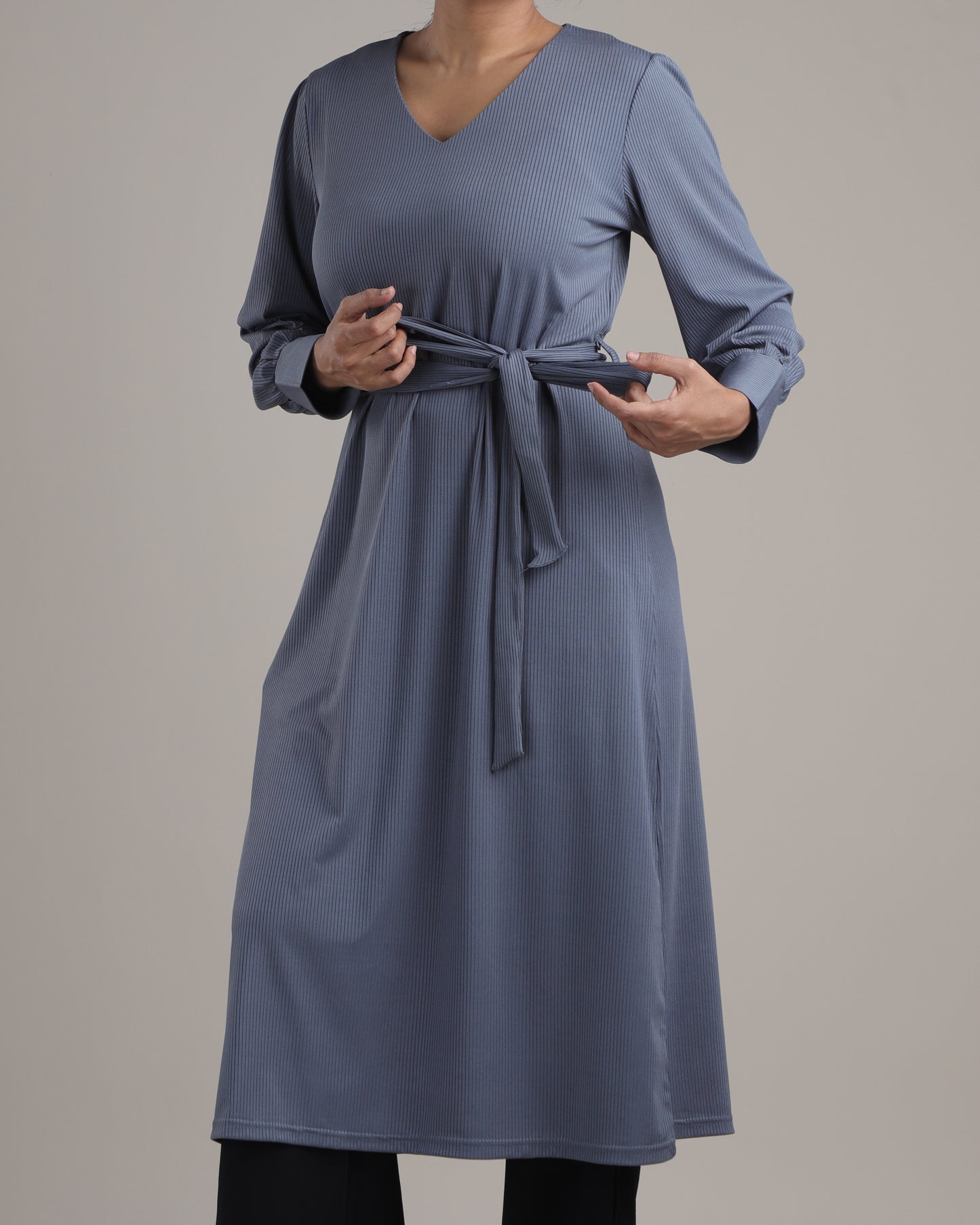 Casual Deep V-Neck Long Sleeve Top – Sleek & Comfortable Fit