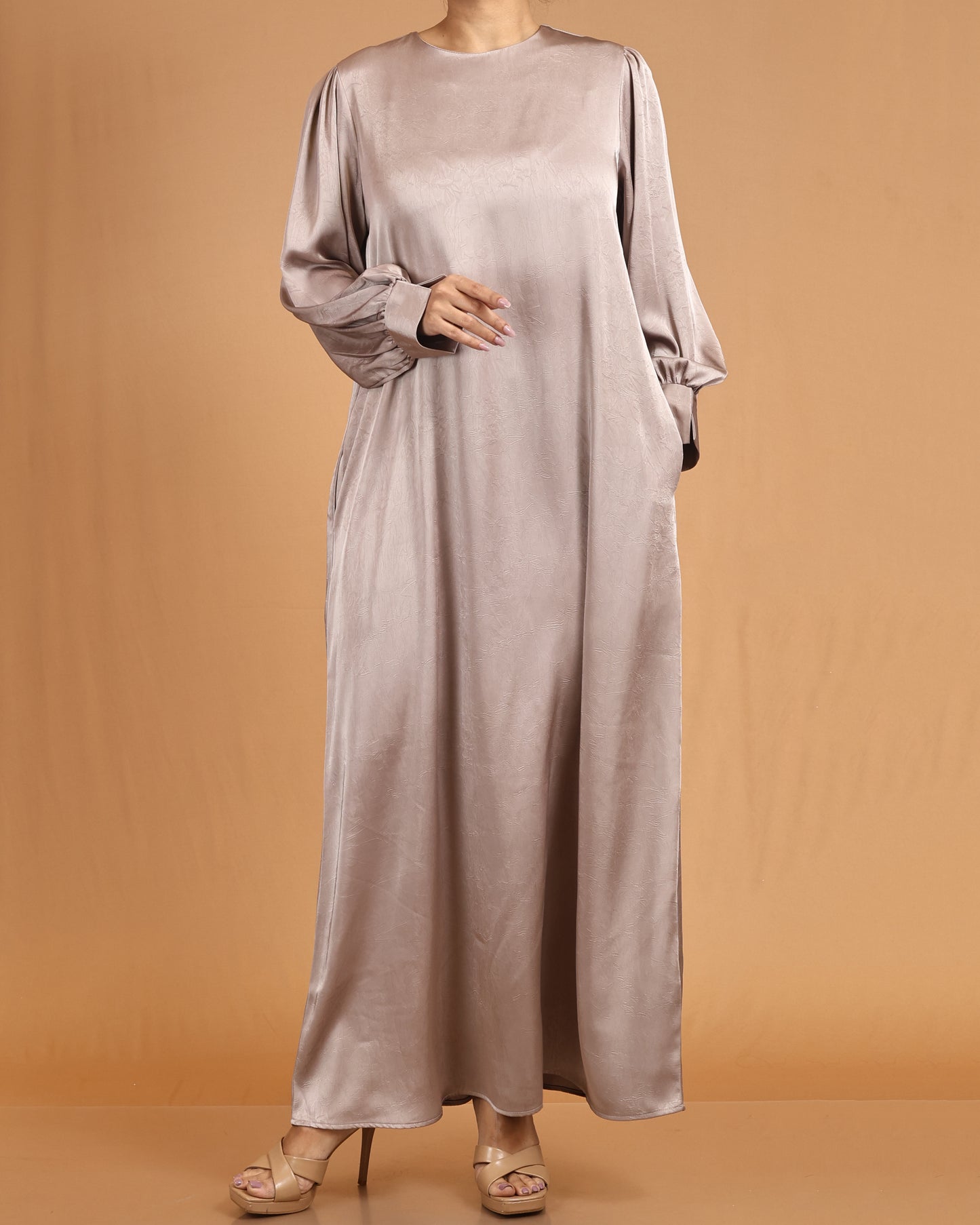 Luxe Soft-Silk Abaya – Beige Taupe