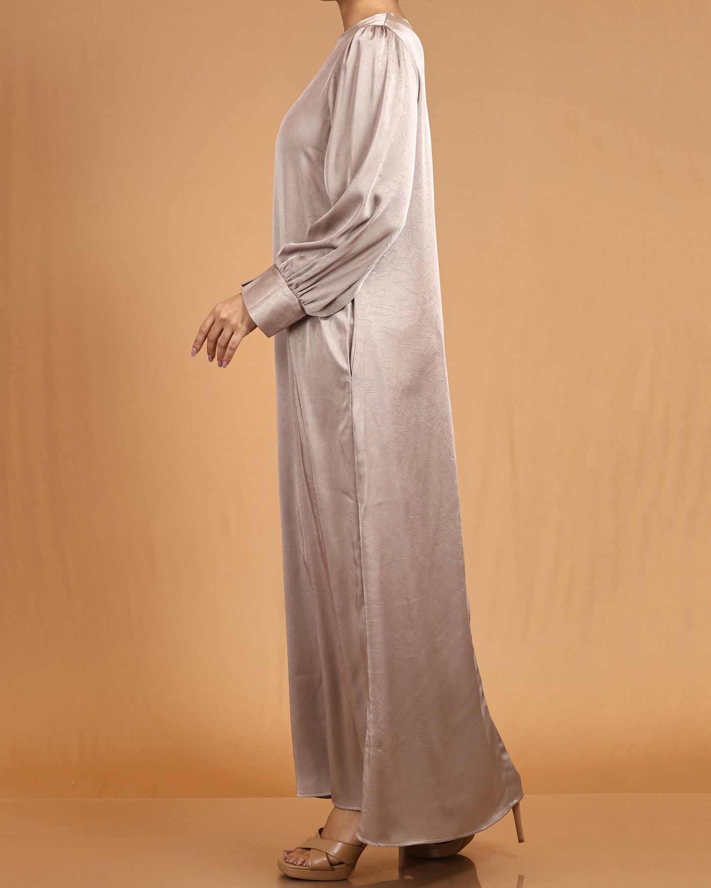 Luxe Soft-Silk Abaya – Beige Taupe