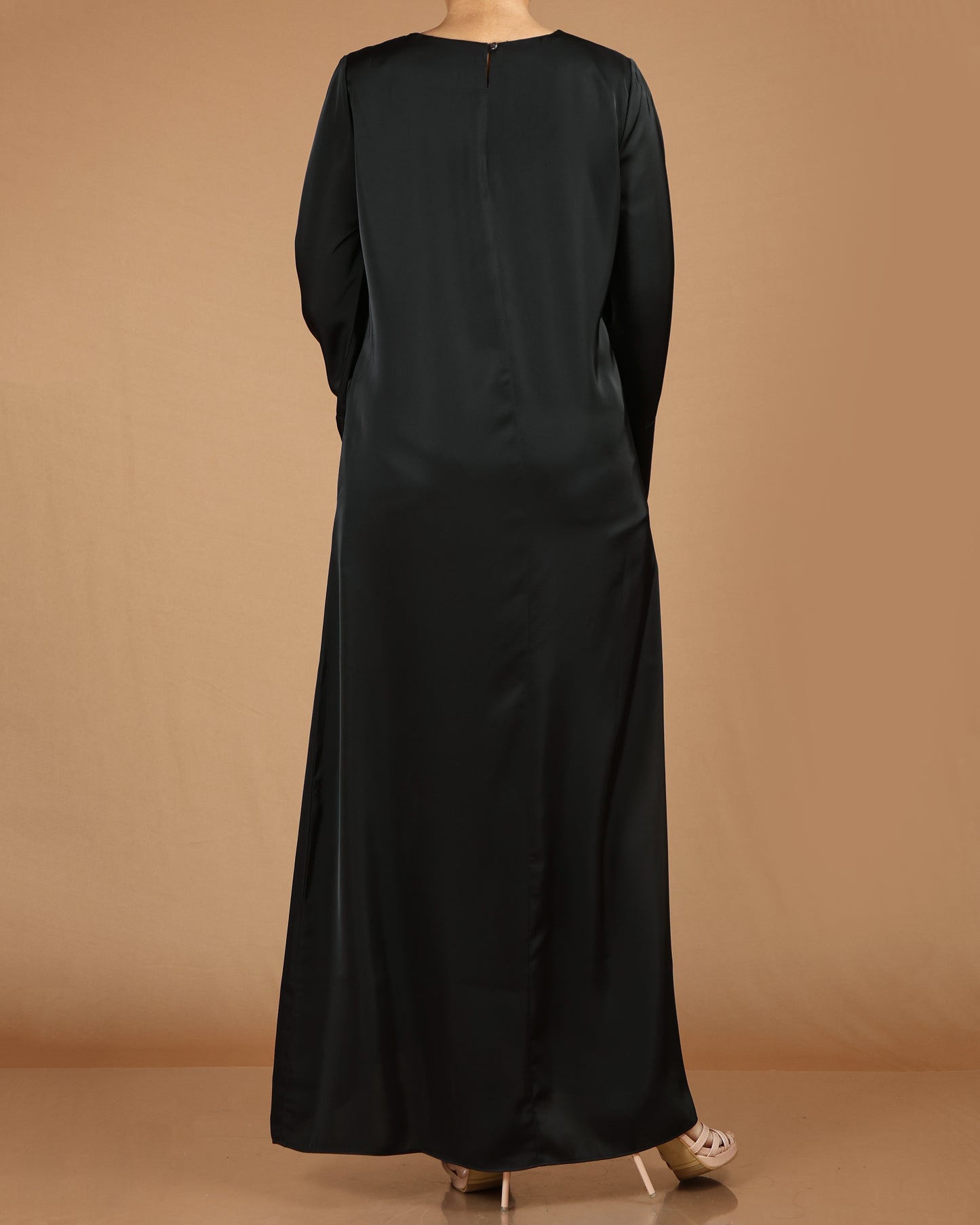 Elegant Batwing Abaya with Wrist Slit Detail