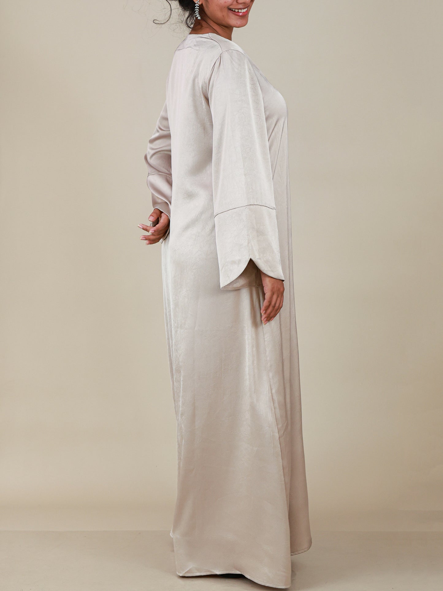 Amara Pearl Bell Sleeve Abaya