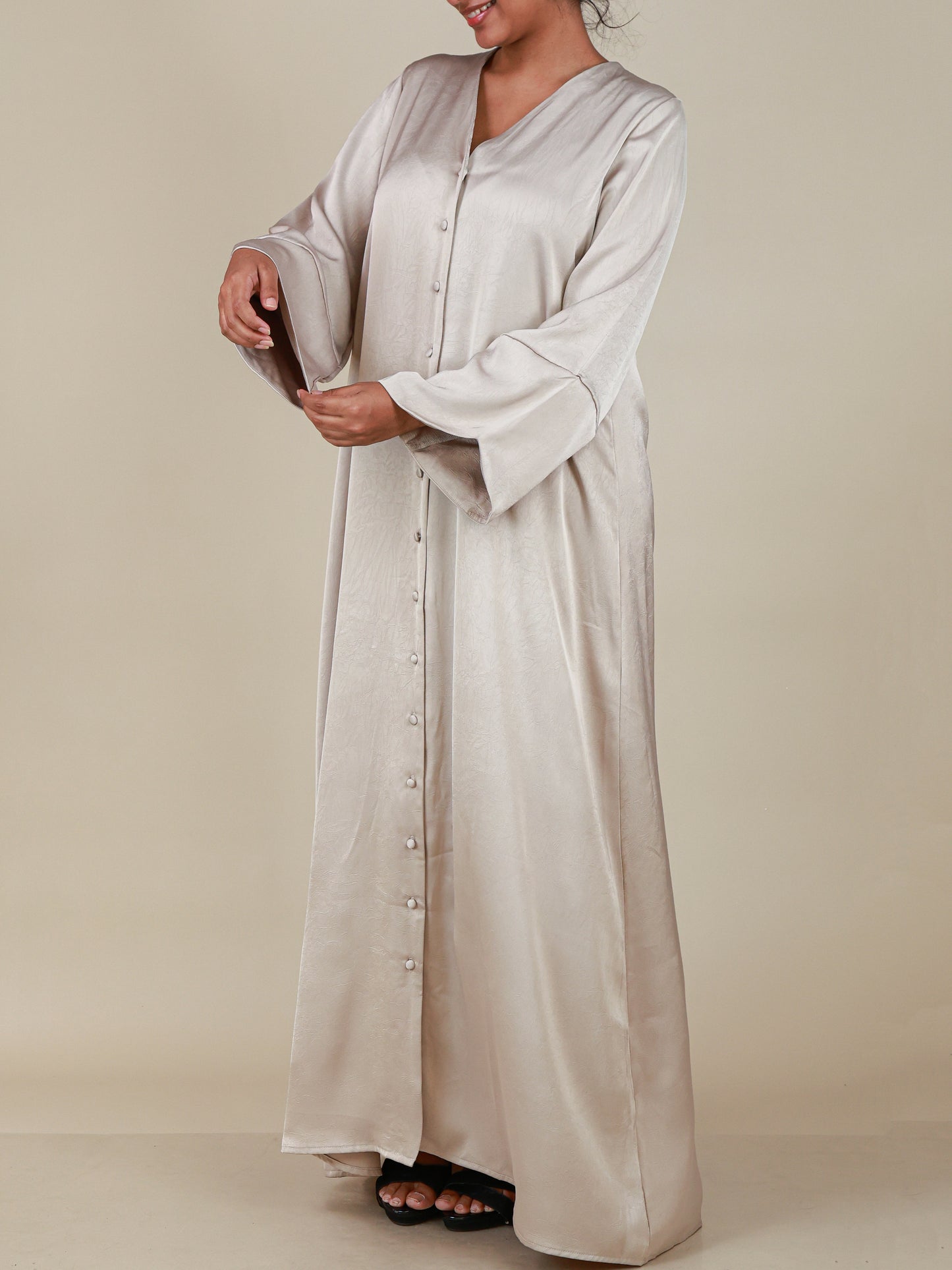 Amara Pearl Bell Sleeve Abaya