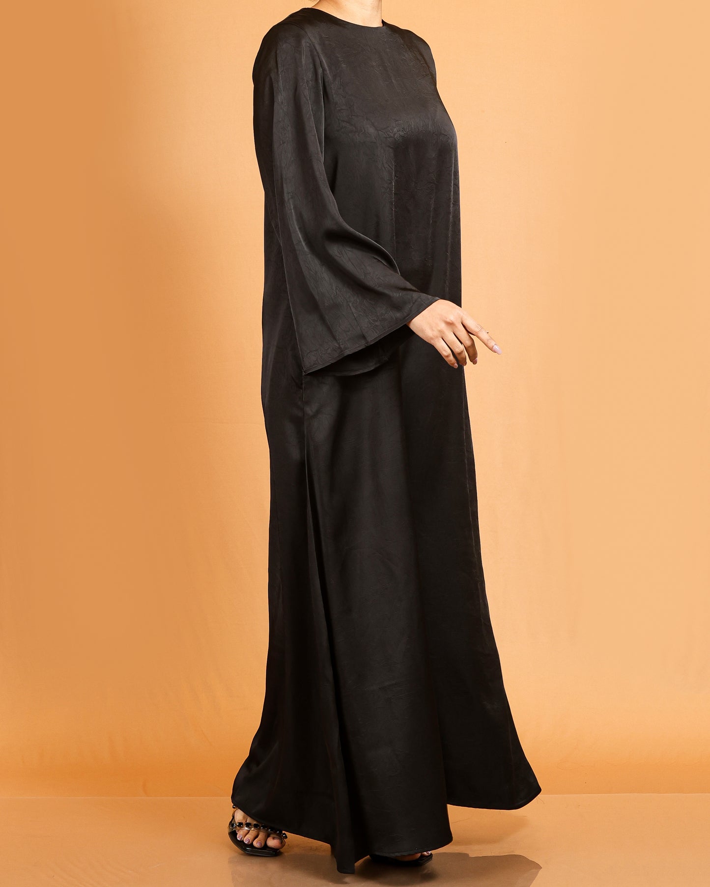 Luxe Soft-Silk Abaya – Black