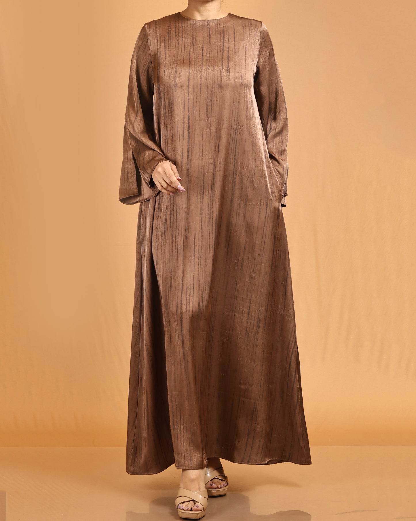 Luxe Textured Flare-Sleeve Abaya – Bronze
