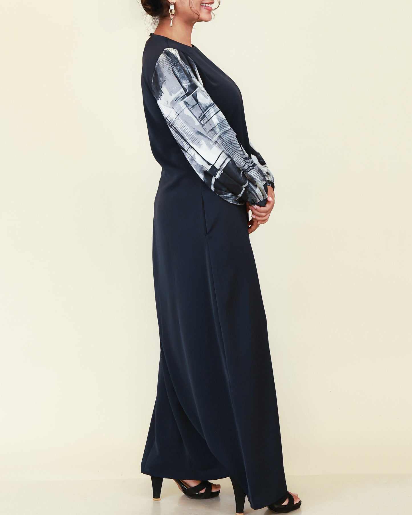 Velora Muse Abaya – Navy
