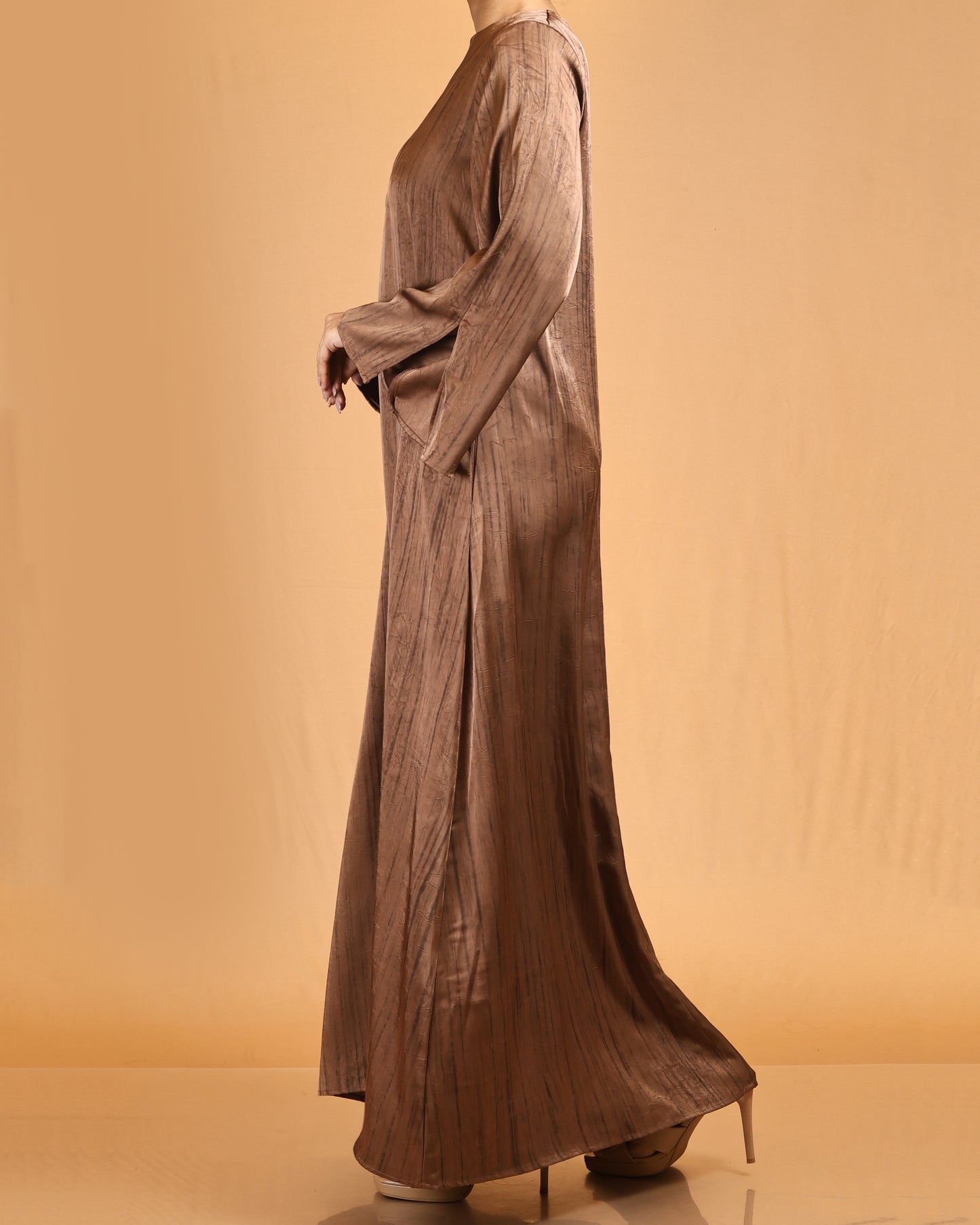 Luxe Textured Flare-Sleeve Abaya – Bronze