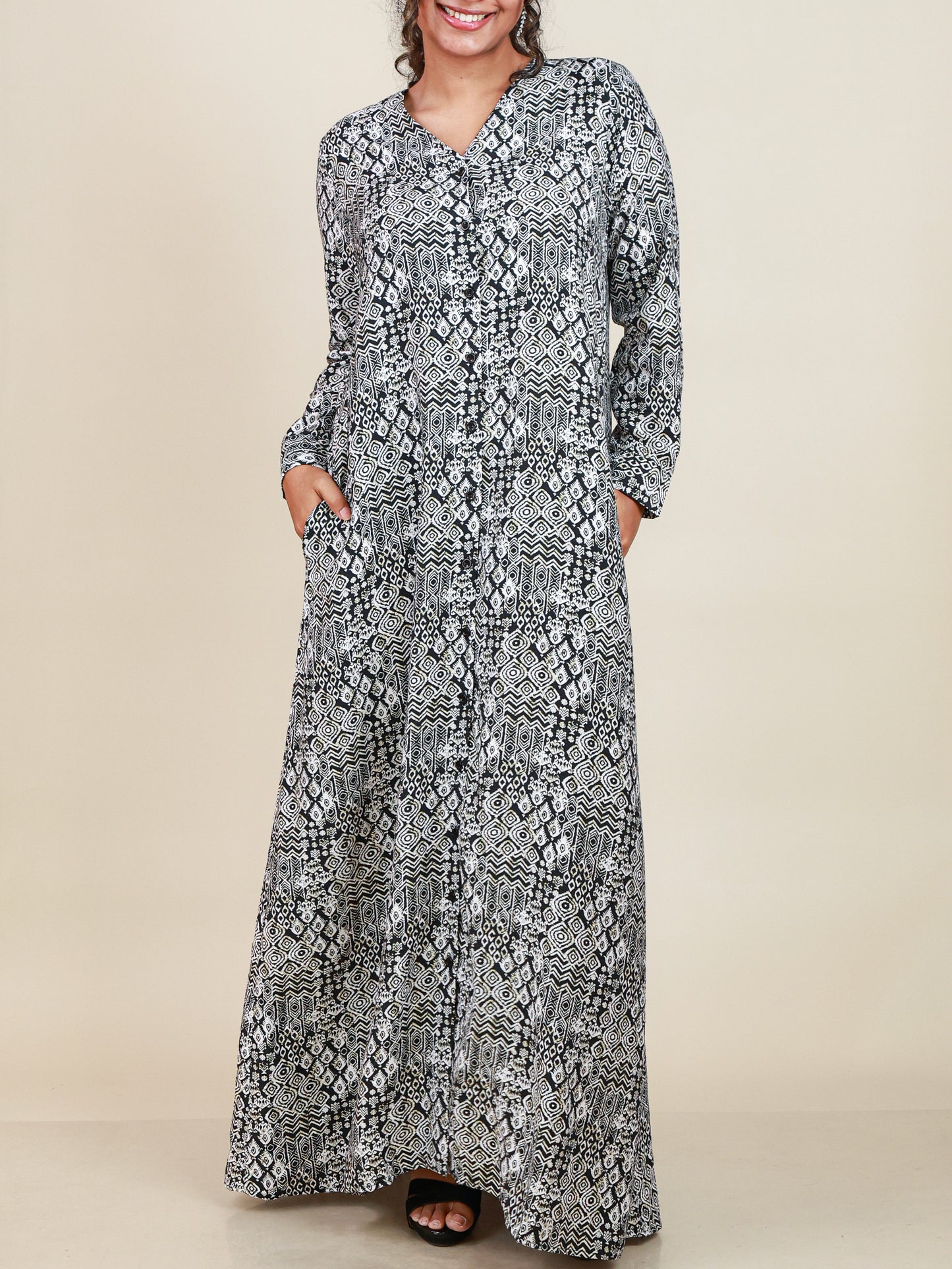 Zaria Monochrome Print Abaya