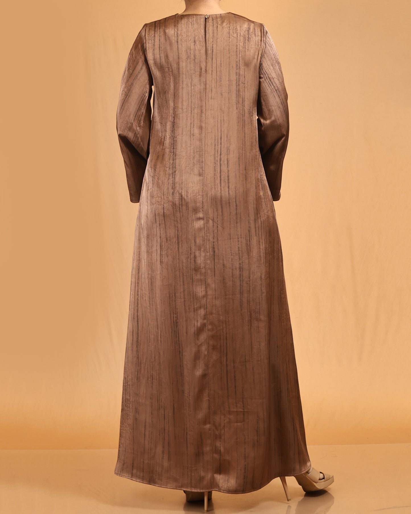Luxe Textured Flare-Sleeve Abaya – Bronze