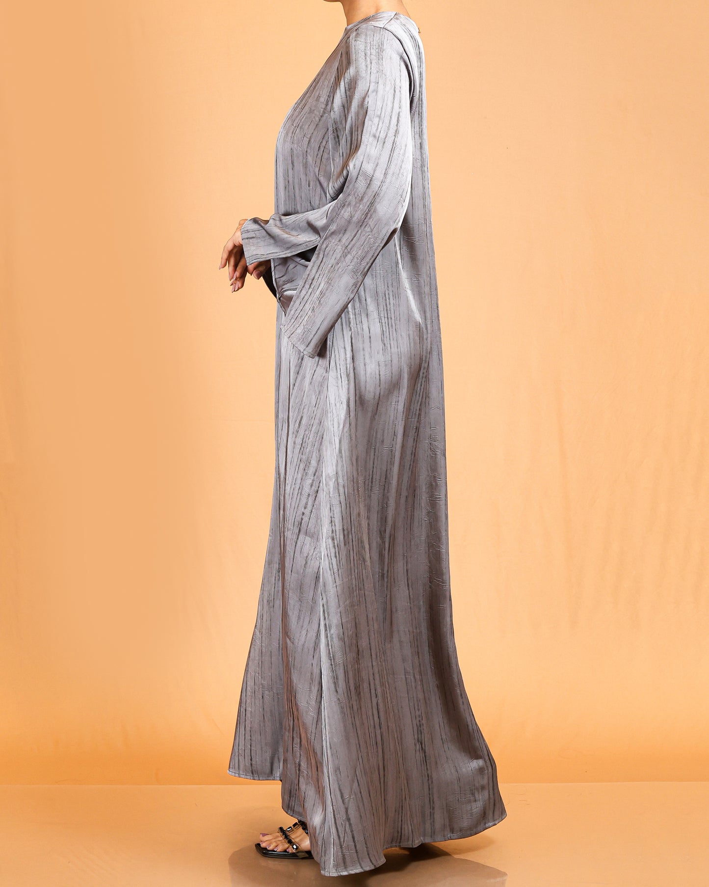 Luxe Textured Flare-Sleeve Abaya – Silver