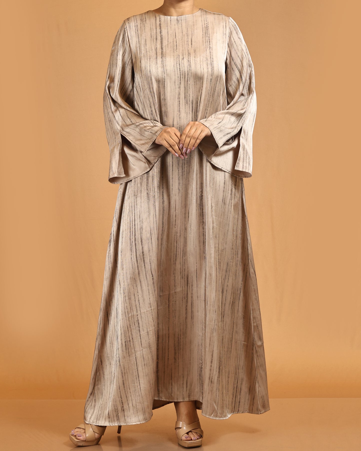 Luxe Textured Flare-Sleeve Abaya – Beige