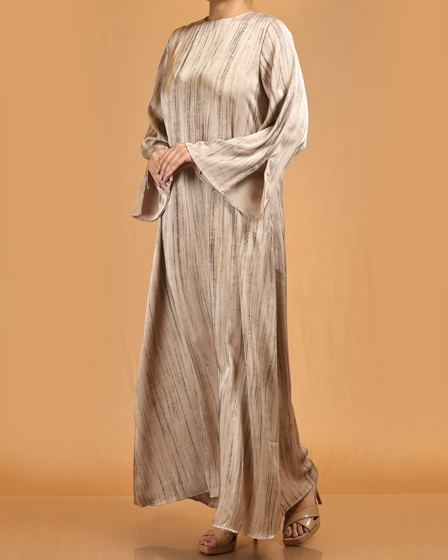 Luxe Textured Flare-Sleeve Abaya – Beige
