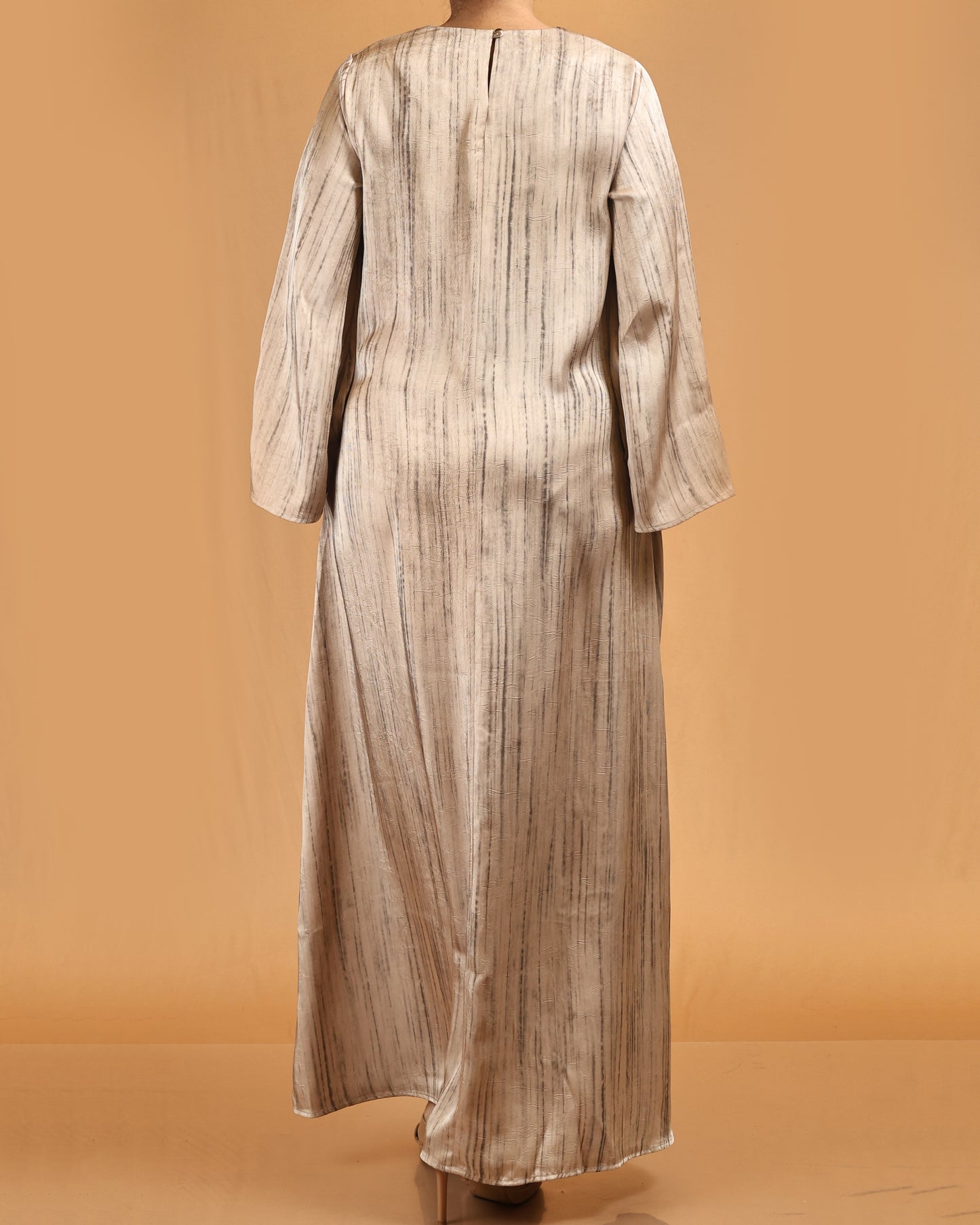 Luxe Textured Flare-Sleeve Abaya – Beige