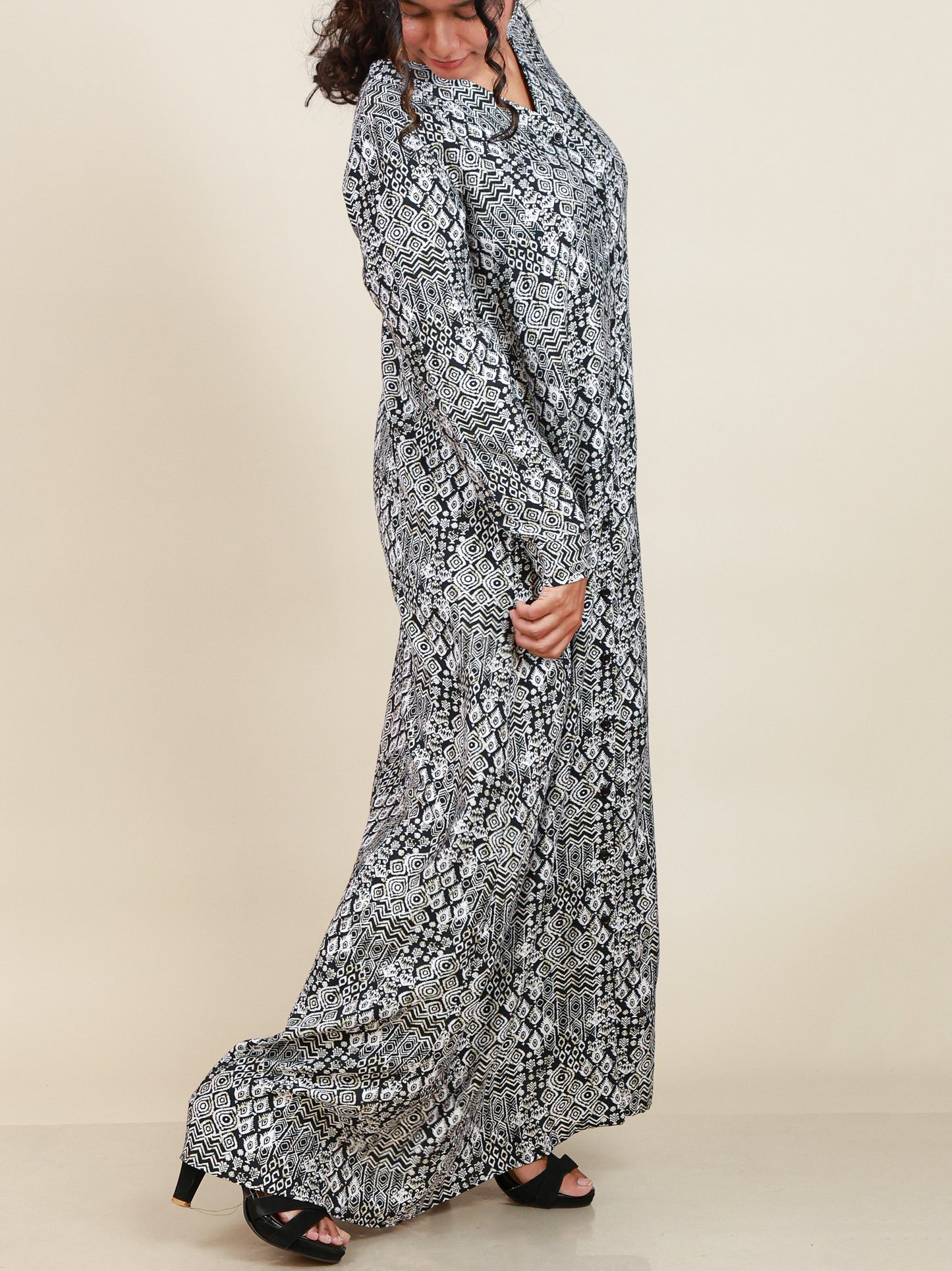 Zaria Monochrome Print Abaya
