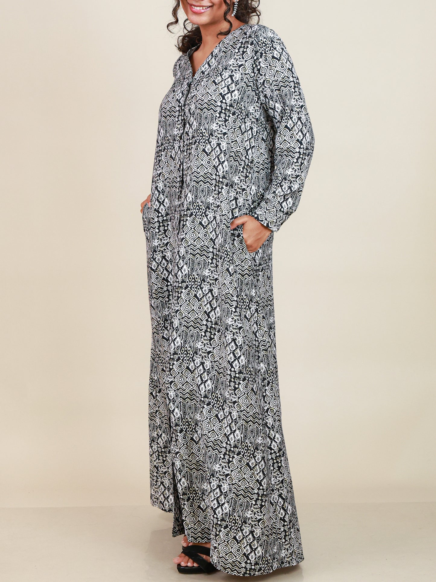 Zaria Monochrome Print Abaya