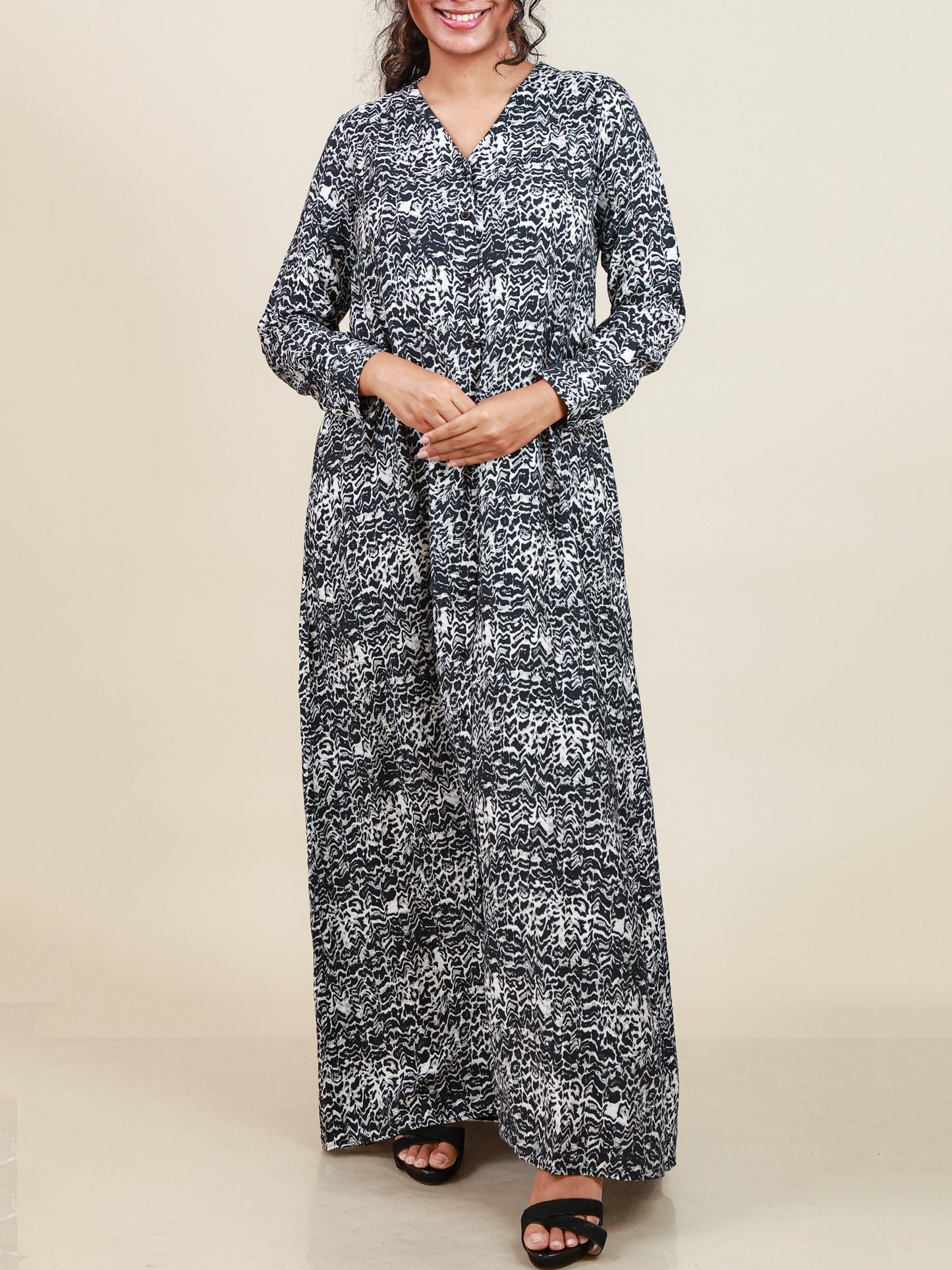 Nyra Monochrome Print Abaya