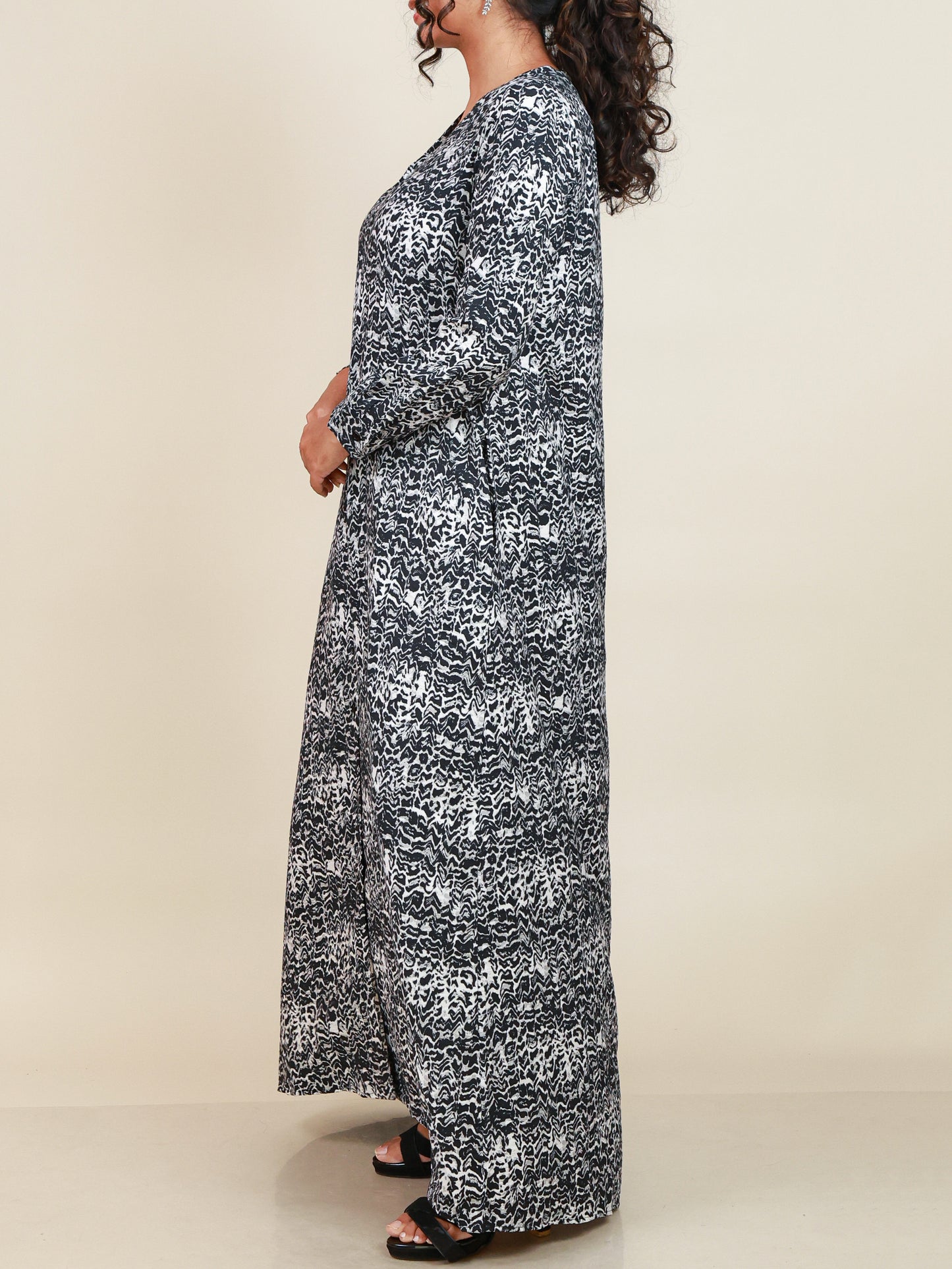Nyra Monochrome Print Abaya