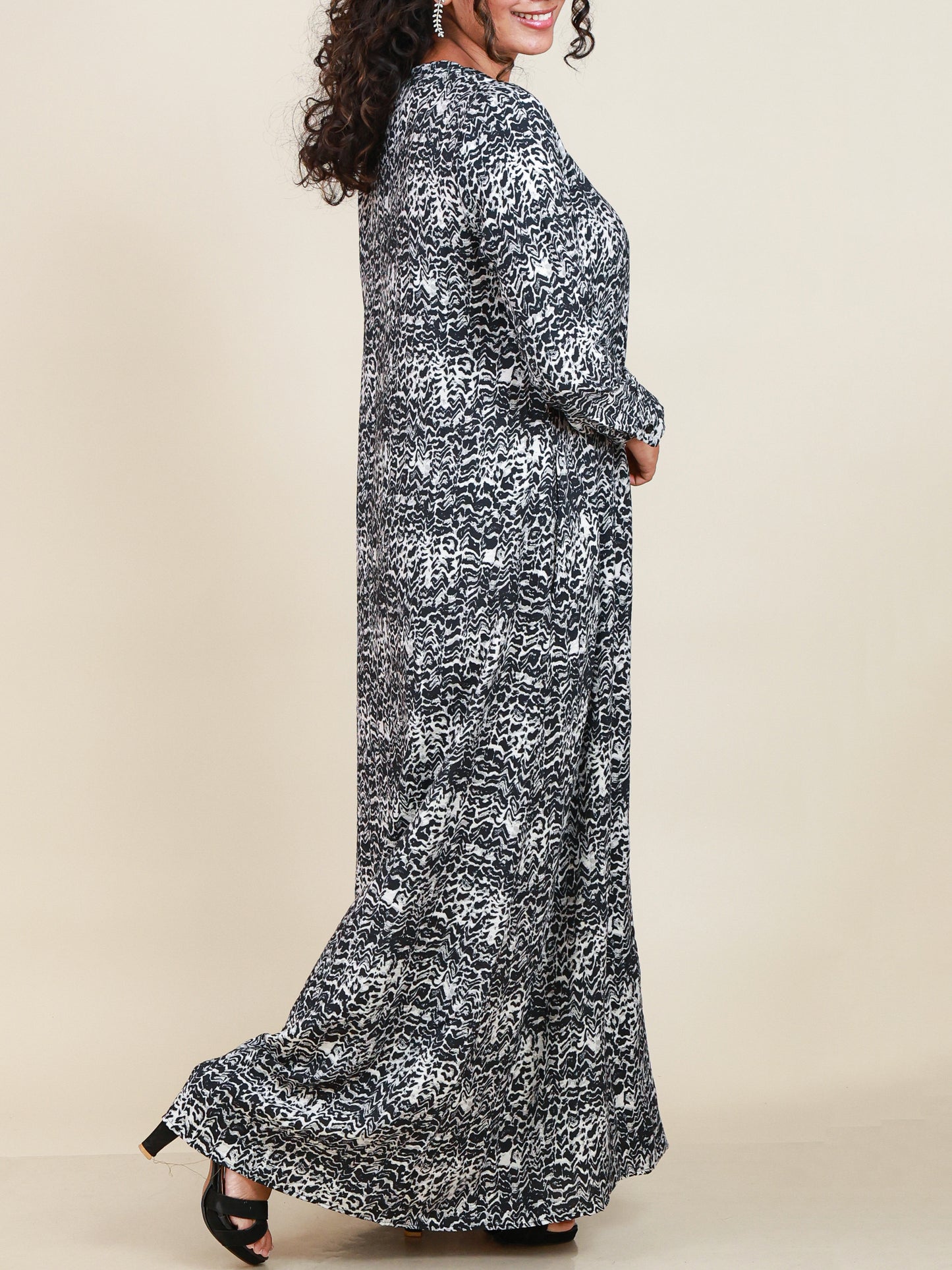 Nyra Monochrome Print Abaya