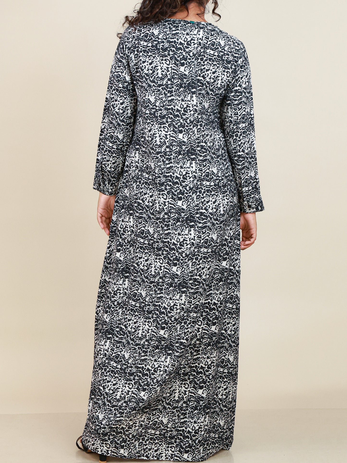 Nyra Monochrome Print Abaya
