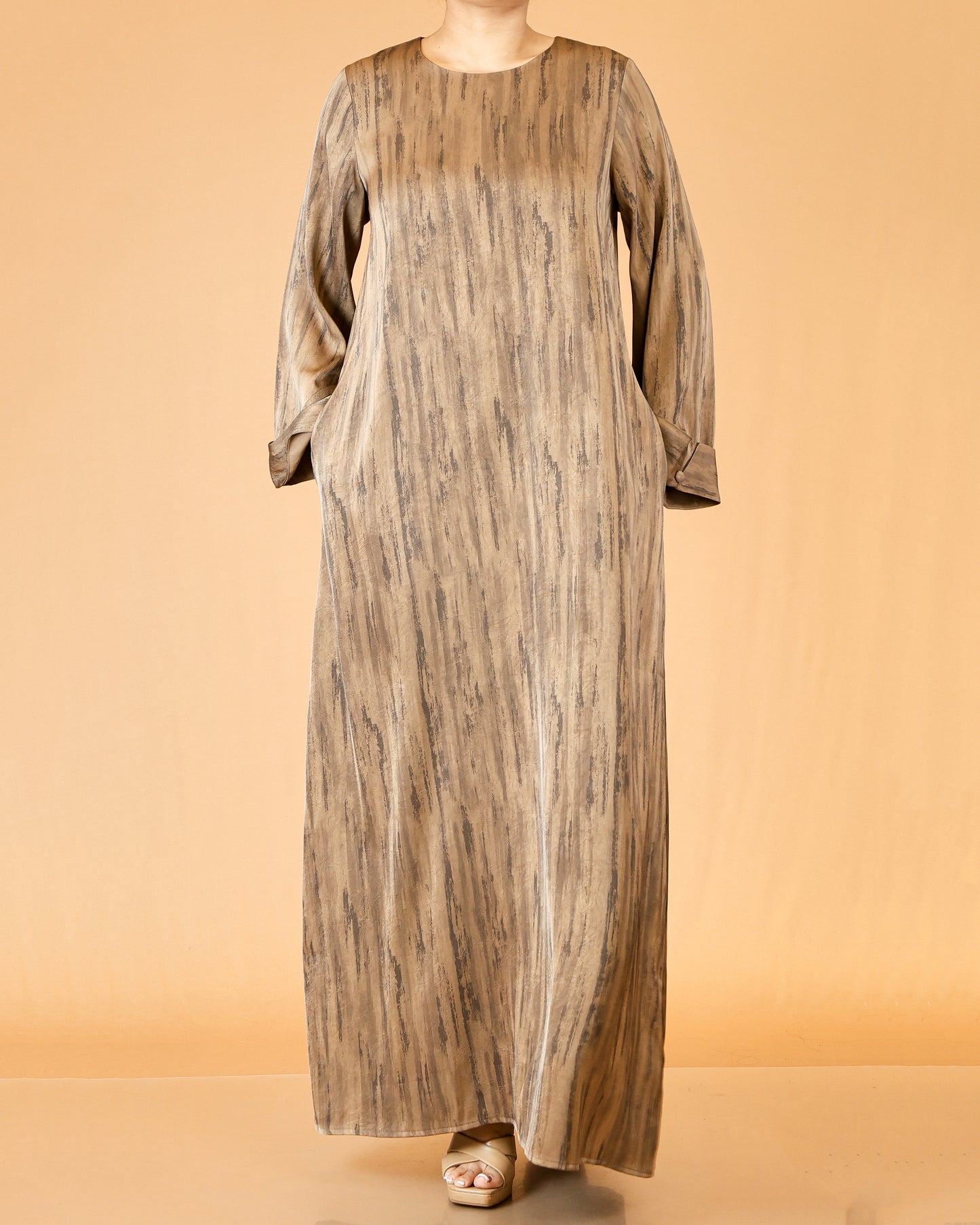 Earth-Tone Textured Abaya