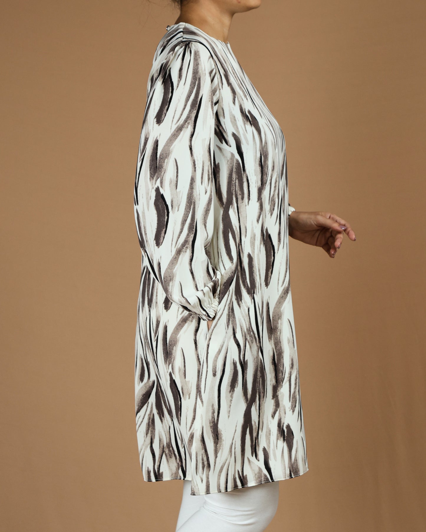 Brush-Stroke Print Long Top in Neutral Tones