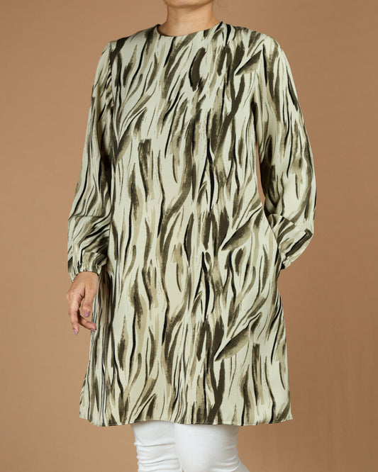 Brush-Stroke Print Long Top in Neutral Tones