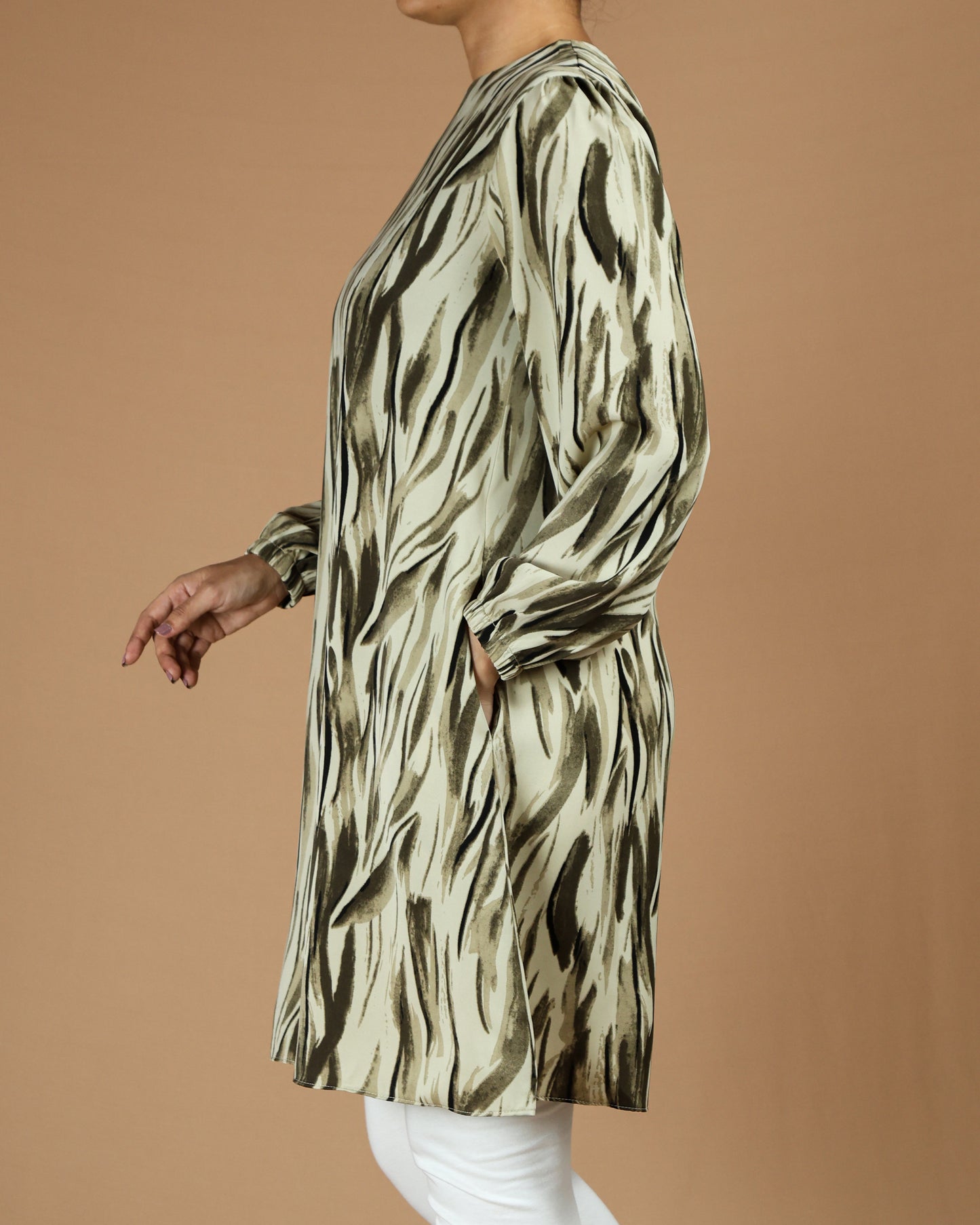 Brush-Stroke Print Long Top in Neutral Tones