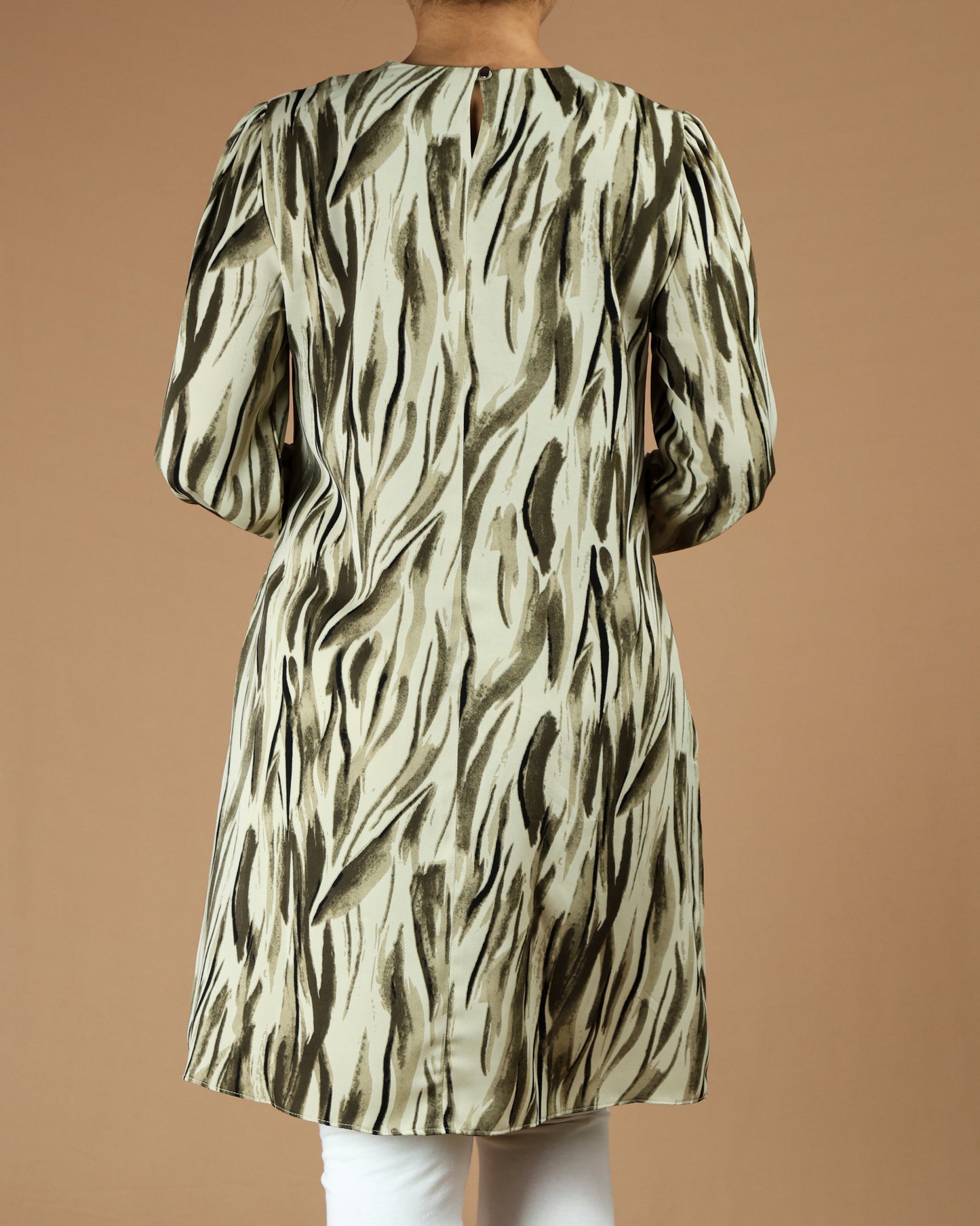 Brush-Stroke Print Long Top in Neutral Tones