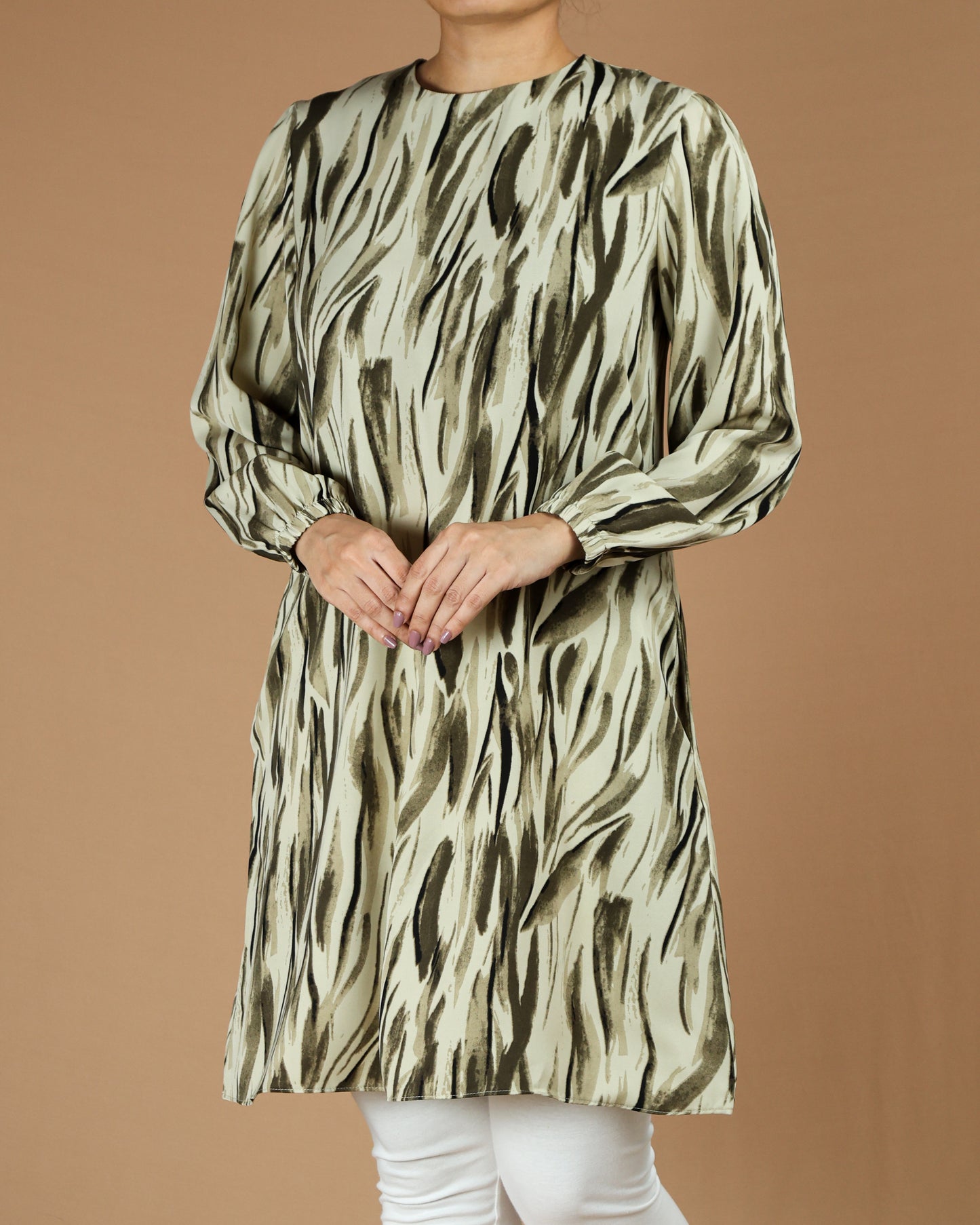 Brush-Stroke Print Long Top in Neutral Tones