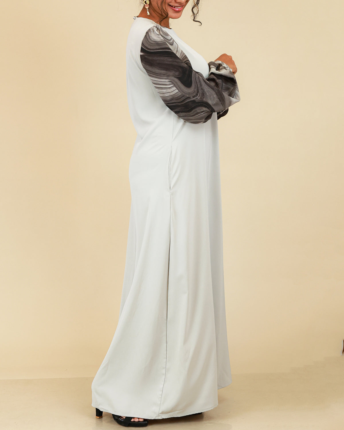 Velora Muse Abaya – Pearl Grey