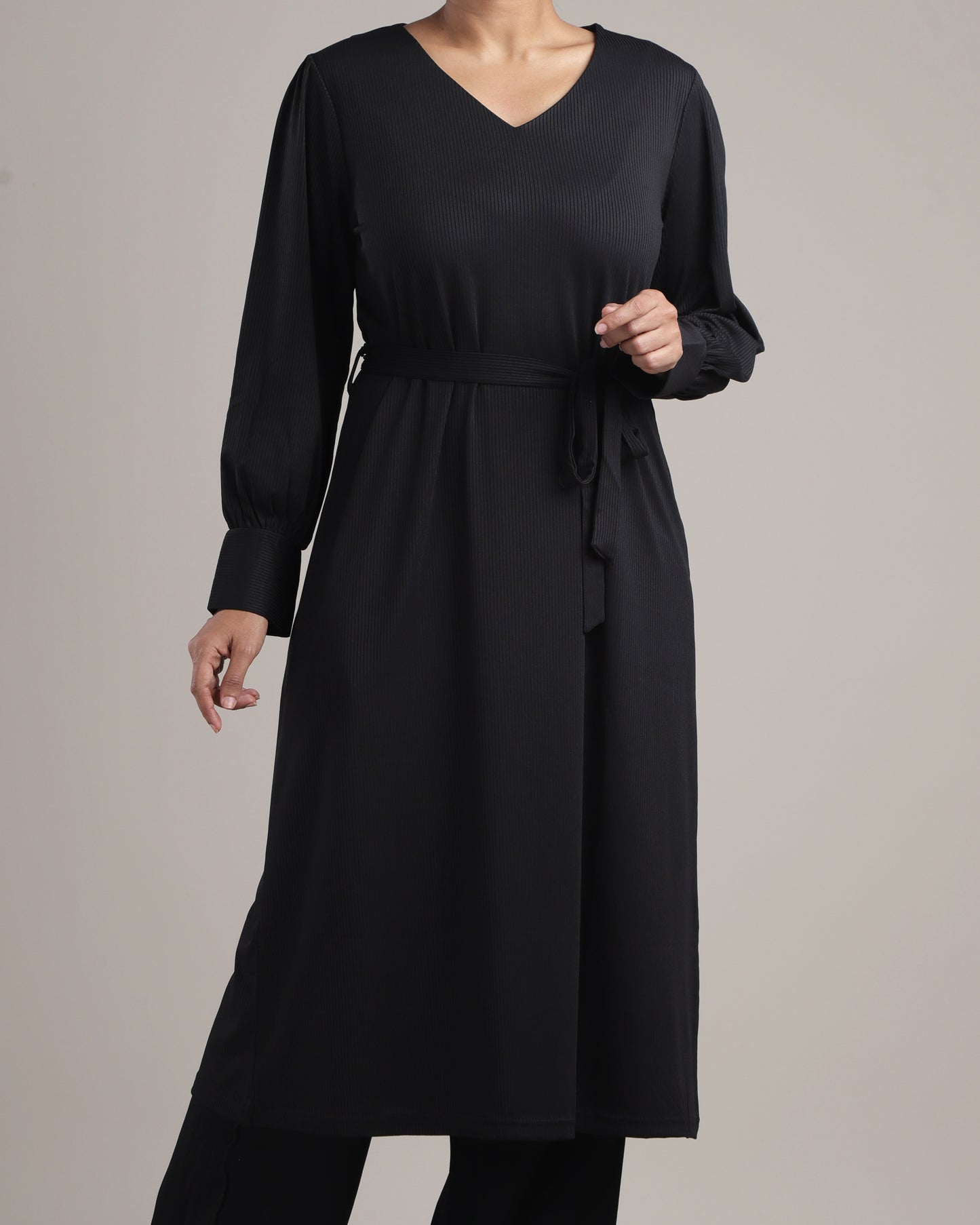 Casual Deep V-Neck Long Sleeve Top – Sleek & Comfortable Fit