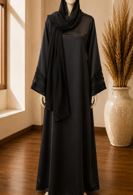 Aurelia Bloom Abaya in Black